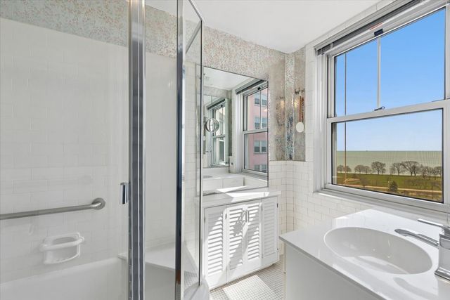 5555 N SHERIDAN Road 1017, Chicago, IL 60640