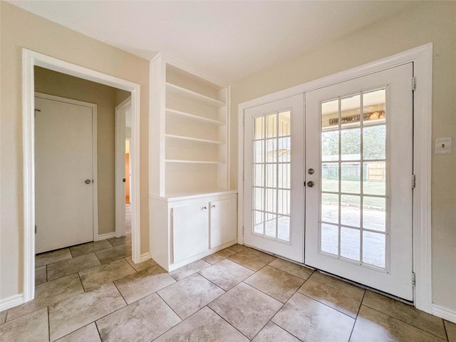 217 Mary Ann Drive, Friendswood, TX 77546