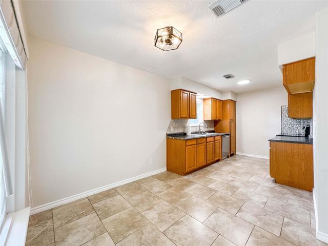 217 Mary Ann Drive, Friendswood, TX 77546