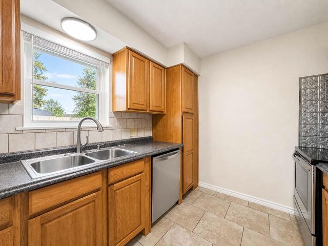 217 Mary Ann Drive, Friendswood, TX 77546