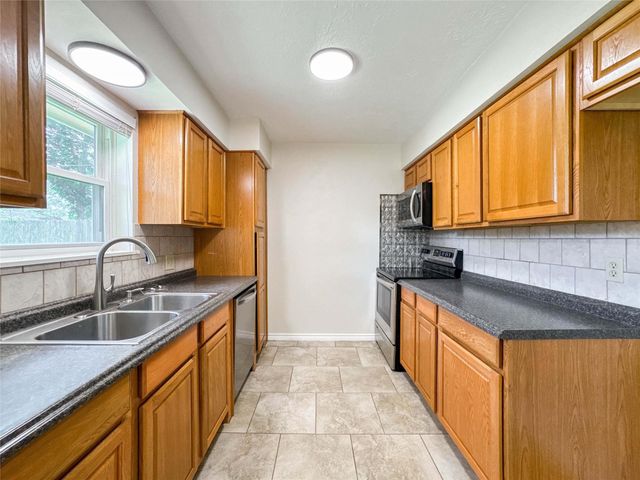 217 Mary Ann Drive, Friendswood, TX 77546