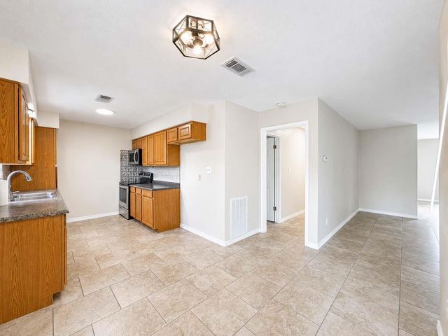 217 Mary Ann Drive, Friendswood, TX 77546