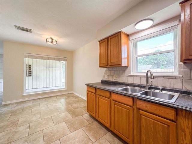 217 Mary Ann Drive, Friendswood, TX 77546