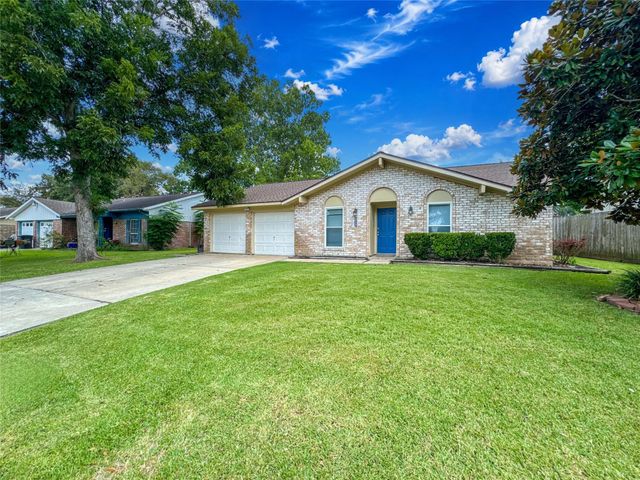 217 Mary Ann Drive, Friendswood, TX 77546