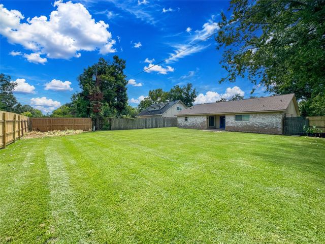 217 Mary Ann Drive, Friendswood, TX 77546
