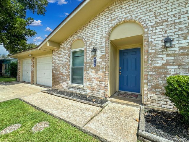 217 Mary Ann Drive, Friendswood, TX 77546