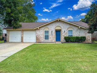 217 Mary Ann Drive, Friendswood, TX 77546