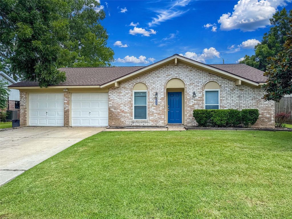 217 Mary Ann Drive, Friendswood, TX 77546