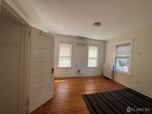 30 S 5th Avenue, Highland Park, NJ 08904