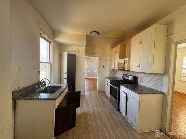 30 S 5th Avenue, Highland Park, NJ 08904