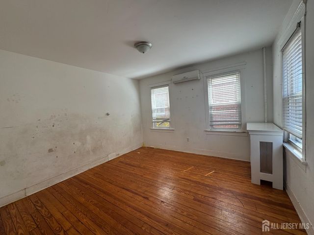 30 S 5th Avenue, Highland Park, NJ 08904