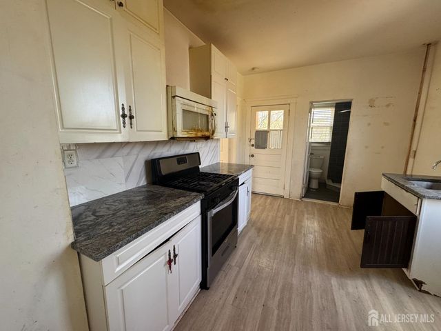 30 S 5th Avenue, Highland Park, NJ 08904