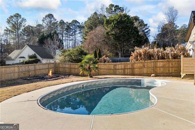 367 Ayelsbury Court, Sugar Hill, GA 30518