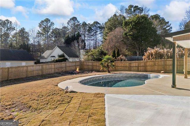 367 Ayelsbury Court, Sugar Hill, GA 30518