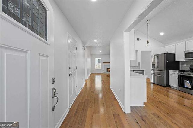 367 Ayelsbury Court, Sugar Hill, GA 30518