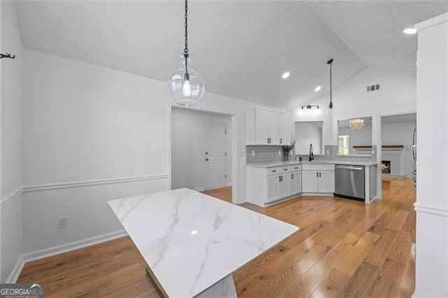 367 Ayelsbury Court, Sugar Hill, GA 30518