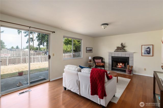 1620 NW Outrigger Loop, Oak Harbor, WA 98277