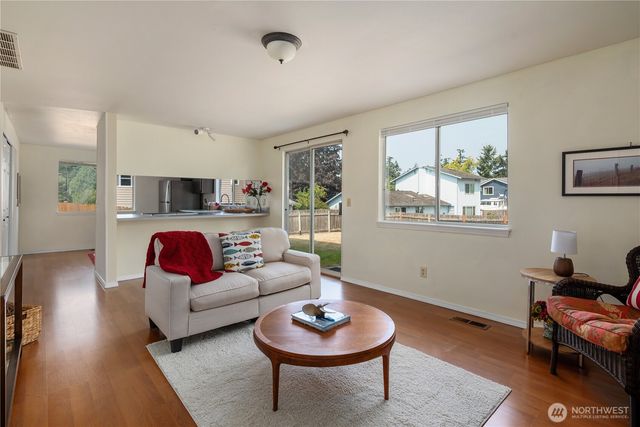 1620 NW Outrigger Loop, Oak Harbor, WA 98277
