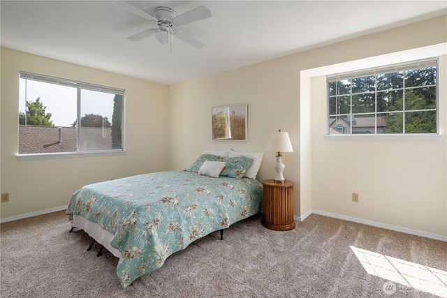 1620 NW Outrigger Loop, Oak Harbor, WA 98277