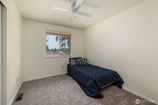 1620 NW Outrigger Loop, Oak Harbor, WA 98277