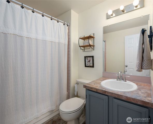 1620 NW Outrigger Loop, Oak Harbor, WA 98277