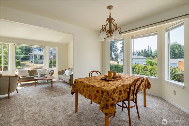 1620 NW Outrigger Loop, Oak Harbor, WA 98277