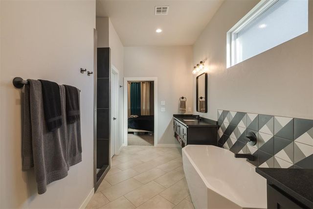 9309 NW 83rd Street, Yukon, OK 73099