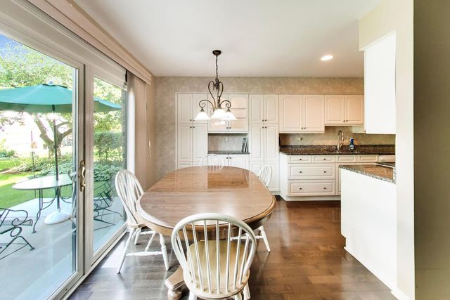 1204 Garfield Avenue, Libertyville, IL 60048