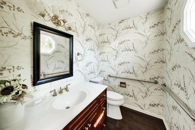 1204 Garfield Avenue, Libertyville, IL 60048