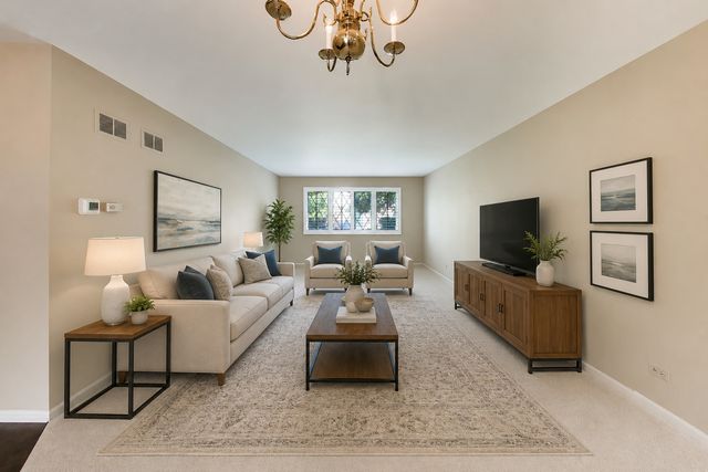 1204 Garfield Avenue, Libertyville, IL 60048