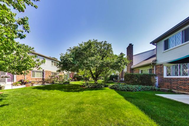 1204 Garfield Avenue, Libertyville, IL 60048