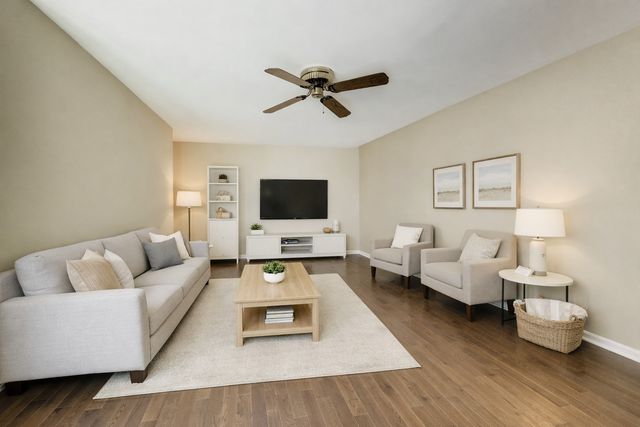 1204 Garfield Avenue, Libertyville, IL 60048
