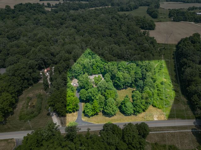 1104 W Greencastle Road, Mooresville, IN 46158