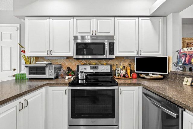 7033 Galleon Cove, Riviera Beach, FL 33418