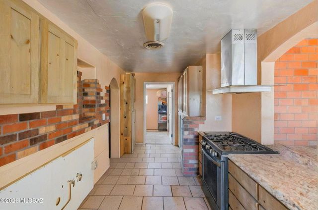 6131 E 28th Street, Tucson, AZ 85711