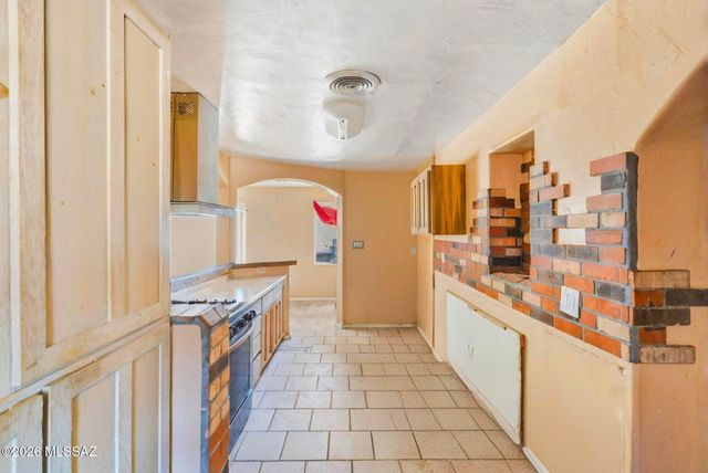 6131 E 28th Street, Tucson, AZ 85711