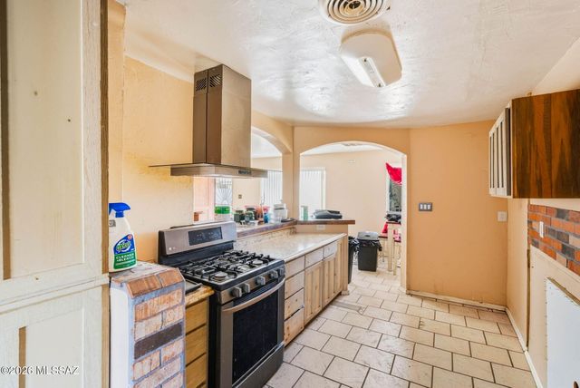 6131 E 28th Street, Tucson, AZ 85711