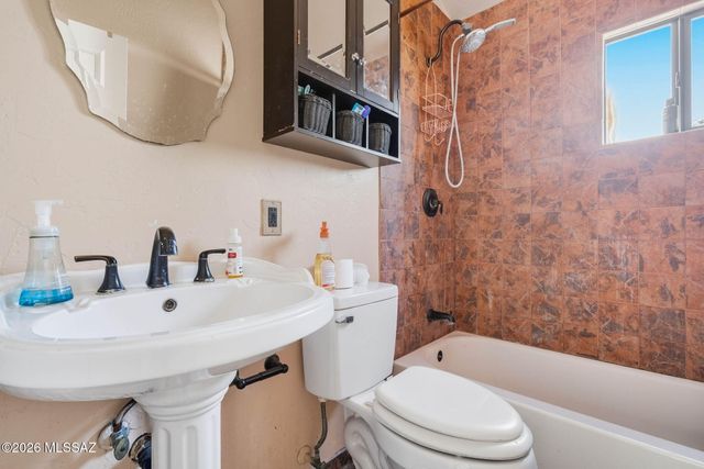 6131 E 28th Street, Tucson, AZ 85711