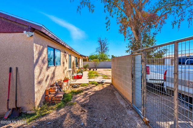 6131 E 28th Street, Tucson, AZ 85711