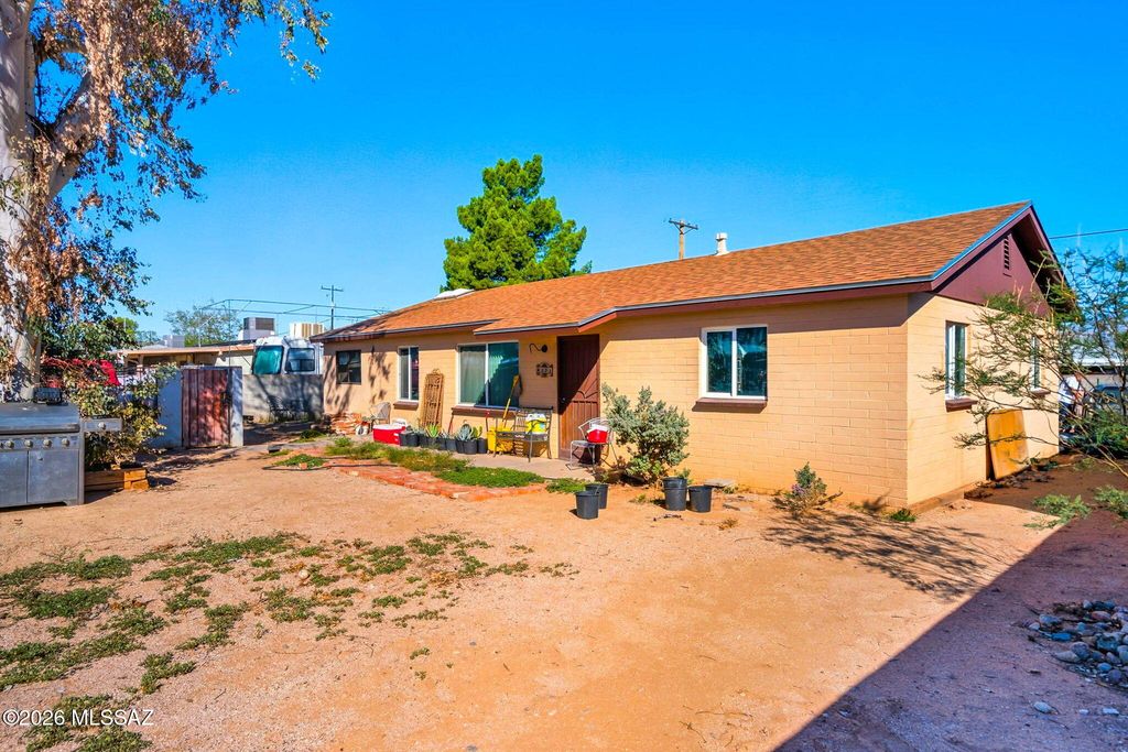 6131 E 28th Street, Tucson, AZ 85711