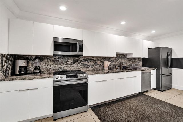 1920 NE 1st Terrace 107H, Wilton Manors, FL 33305