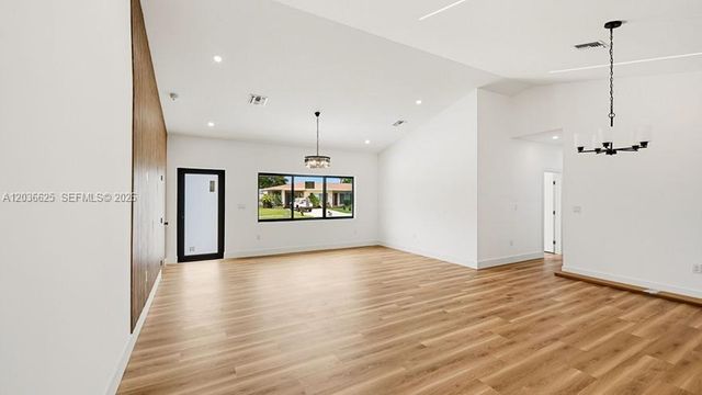 1140 NE 201st Ter, Miami, FL 33179