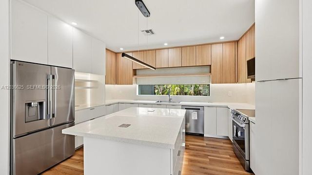 1140 NE 201st Ter, Miami, FL 33179