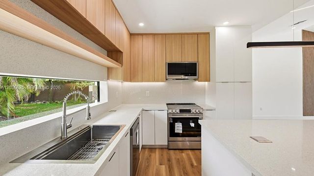 1140 NE 201st Ter, Miami, FL 33179