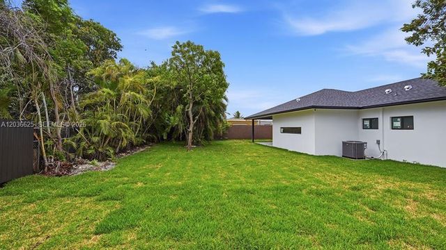 1140 NE 201st Ter, Miami, FL 33179