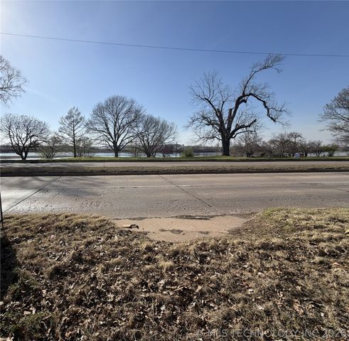 4247 Riverside Drive, Tulsa, OK 74105