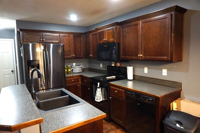 230 E Lapis Avenue, Republic, MO 65738