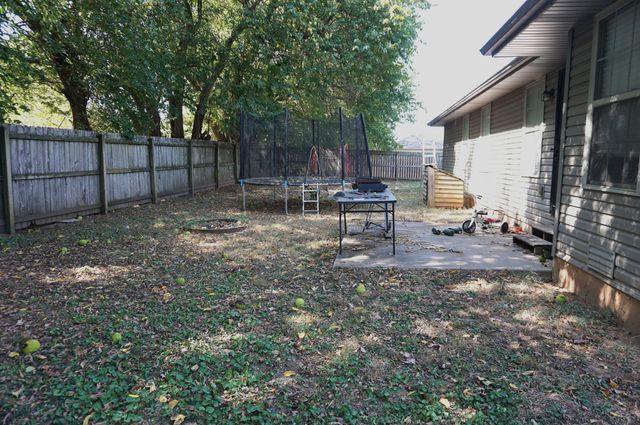 230 E Lapis Avenue, Republic, MO 65738