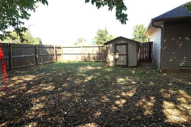 230 E Lapis Avenue, Republic, MO 65738