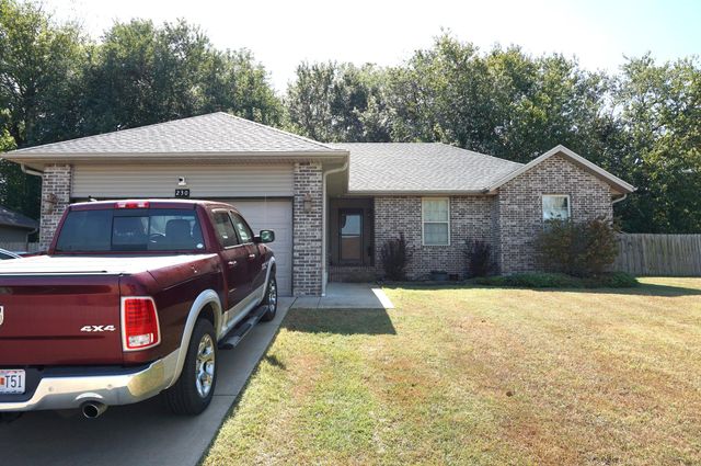 230 E Lapis Avenue, Republic, MO 65738